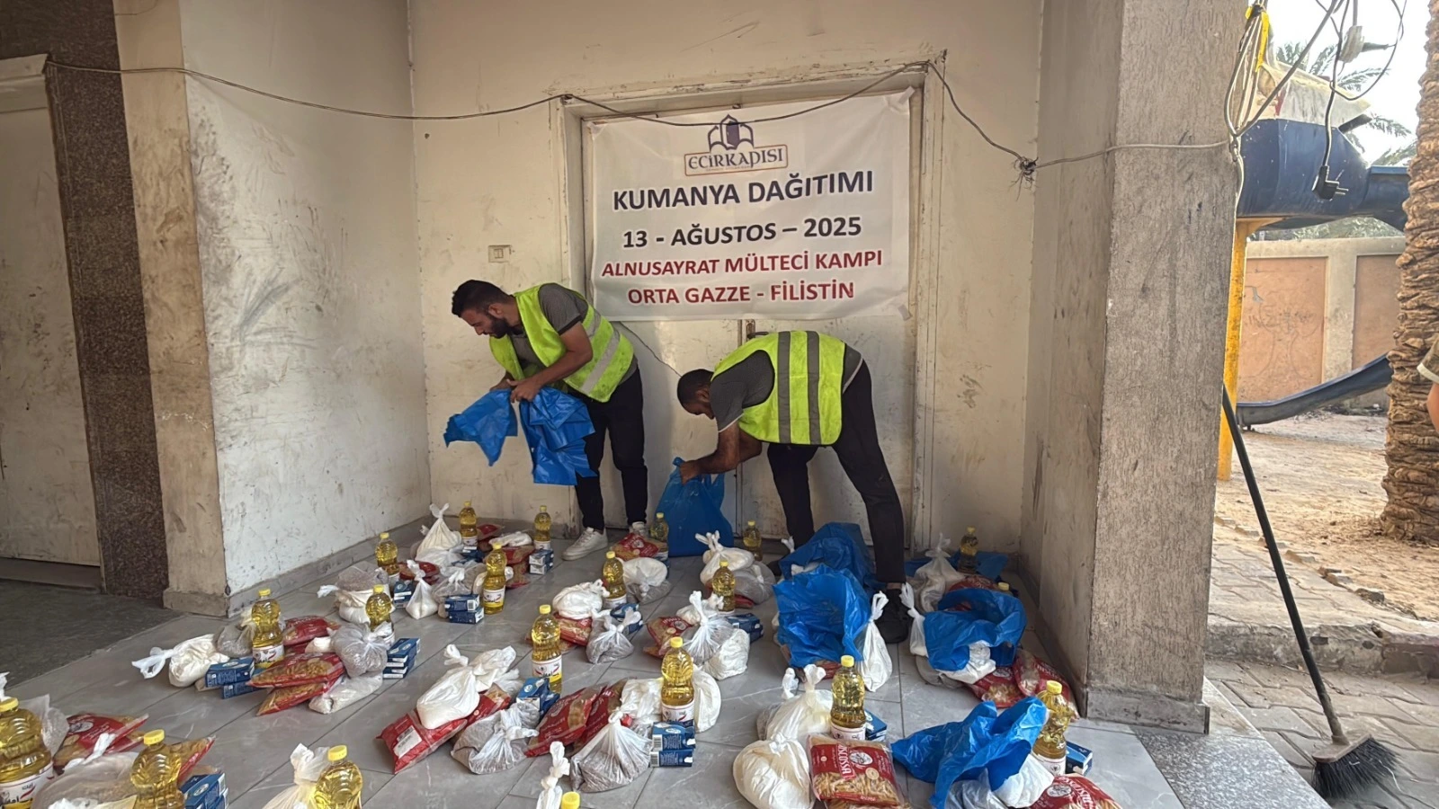 Gıda paketi dağıtımı