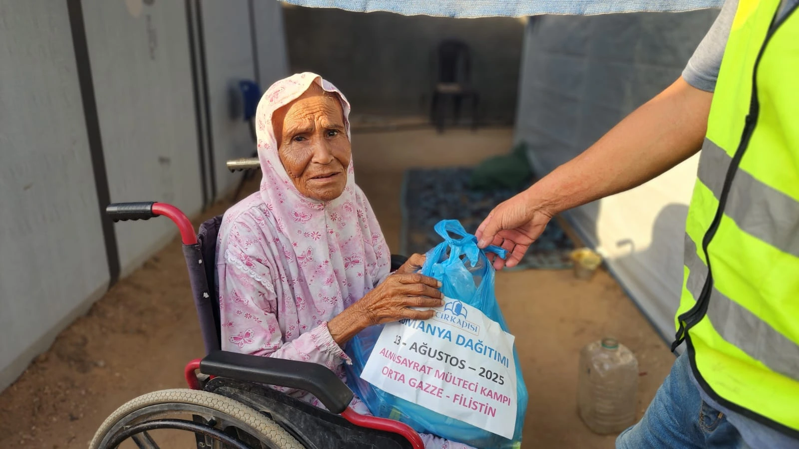 Gıda paketi dağıtımı