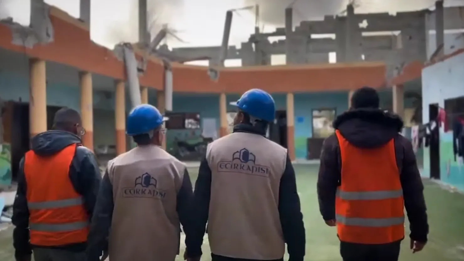 Yıkılmış okul binası