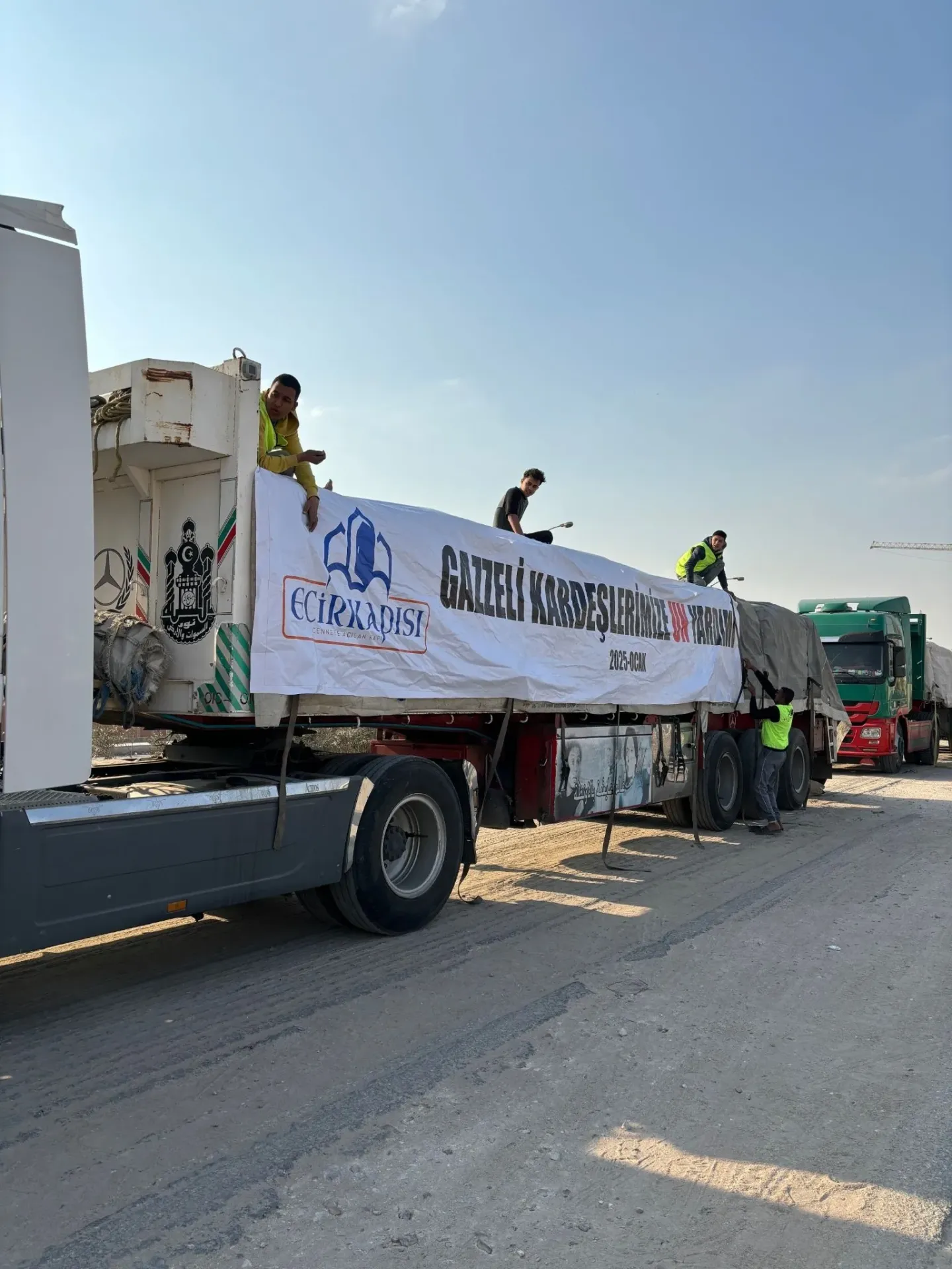 Refah Sınır Kapısı çevresinde yardım hareketliliği