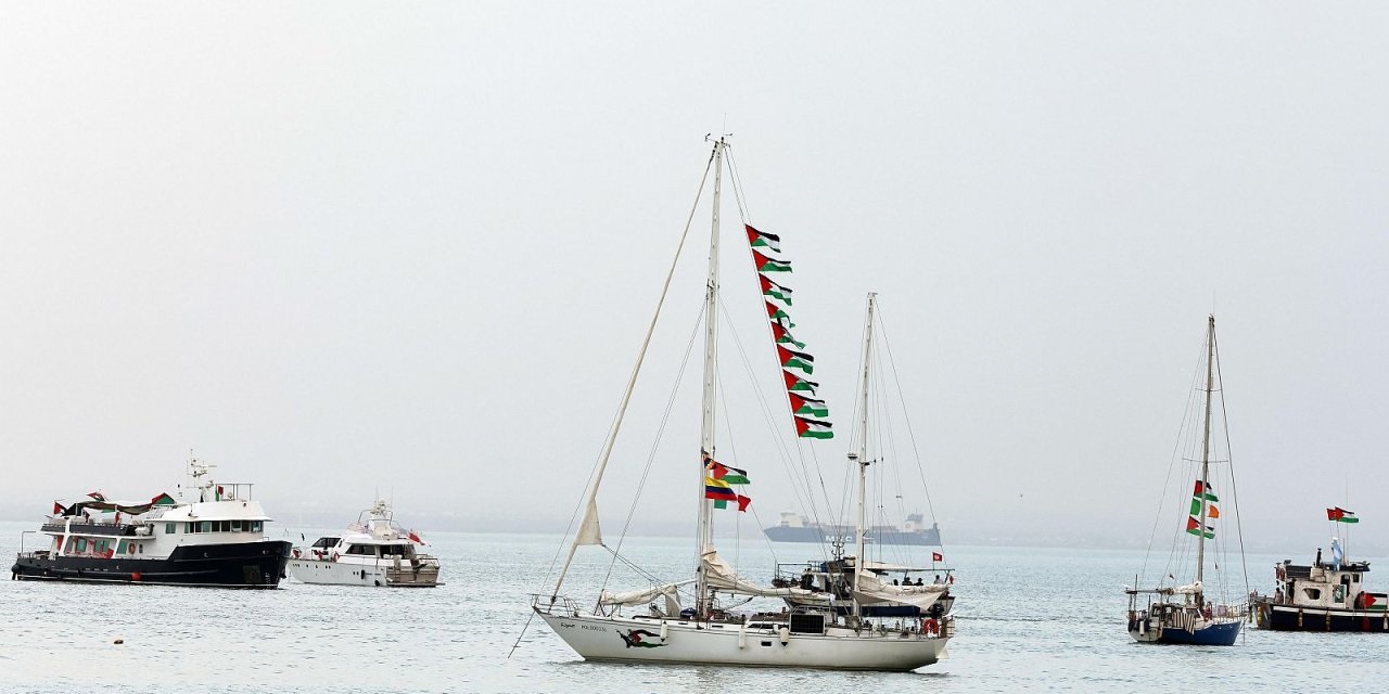 Girit açıklarında Sumud Filosu’nun üzerinde uçan dronelar